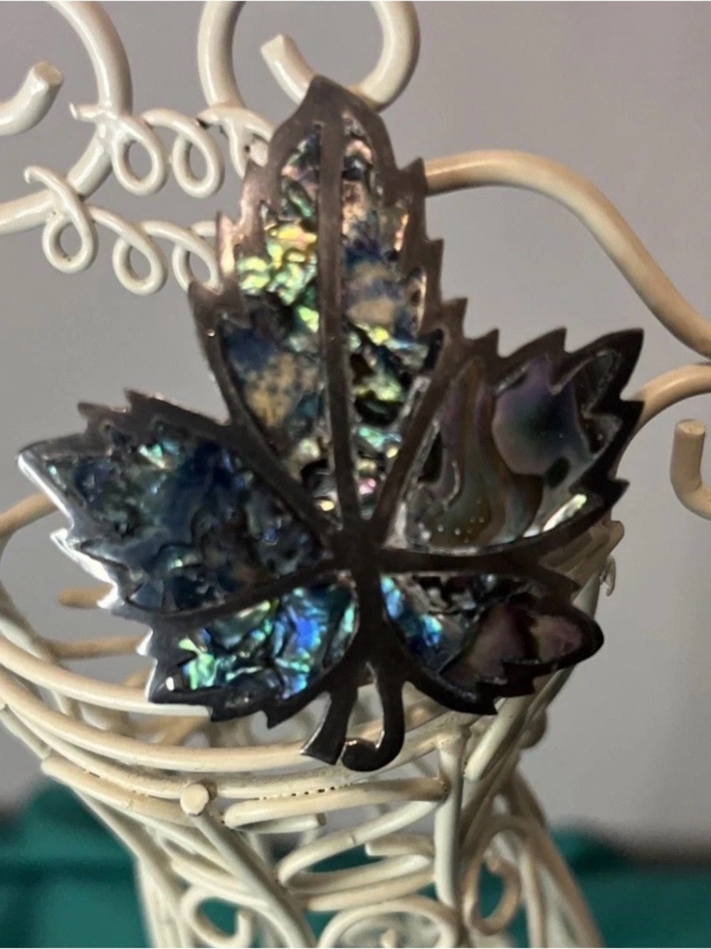 Vintage 925 Mexico Sterling Silver Abalone Maple Leaf Brooch Pin - Picture 2 of 3